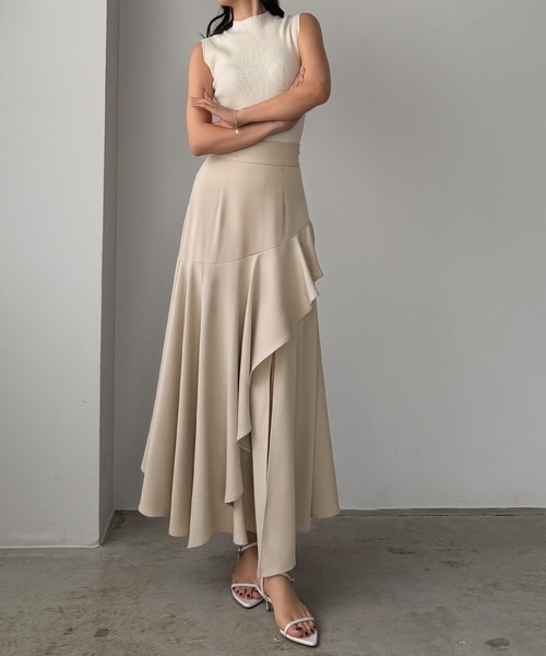 Louere(ルエレ)の「イレヘムスリットフレアスカート(スカート・レディース・アイボリー/チャコール/ブラック・MEDIUM/SMALL/X-LARGE/LARGE)」の14枚目の写真