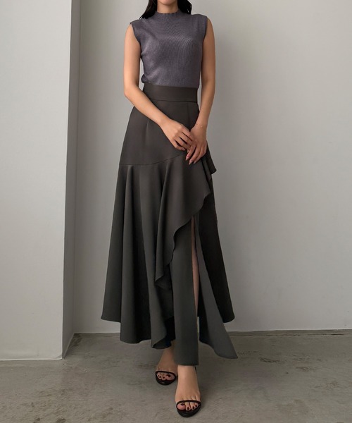 Louere(ルエレ)の「イレヘムスリットフレアスカート(スカート・レディース・アイボリー/チャコール/ブラック・MEDIUM/SMALL/X-LARGE/LARGE)」の7枚目の写真