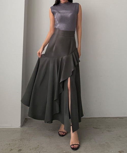 Louere(ルエレ)の「イレヘムスリットフレアスカート(スカート・レディース・アイボリー/チャコール/ブラック・MEDIUM/SMALL/X-LARGE/LARGE)」の8枚目の写真