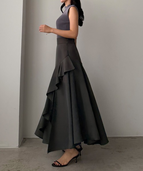 Louere(ルエレ)の「イレヘムスリットフレアスカート(スカート・レディース・アイボリー/チャコール/ブラック・MEDIUM/SMALL/X-LARGE/LARGE)」の9枚目の写真