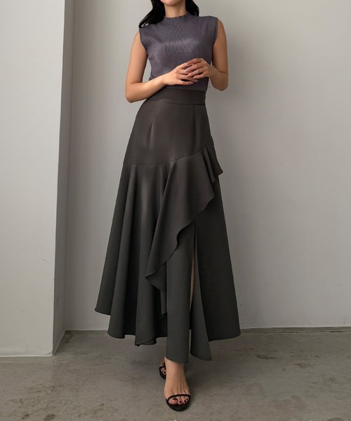 Louere(ルエレ)の「イレヘムスリットフレアスカート(スカート・レディース・アイボリー/チャコール/ブラック・MEDIUM/SMALL/X-LARGE/LARGE)」の10枚目の写真