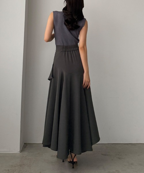 Louere(ルエレ)の「イレヘムスリットフレアスカート(スカート・レディース・アイボリー/チャコール/ブラック・MEDIUM/SMALL/X-LARGE/LARGE)」の11枚目の写真