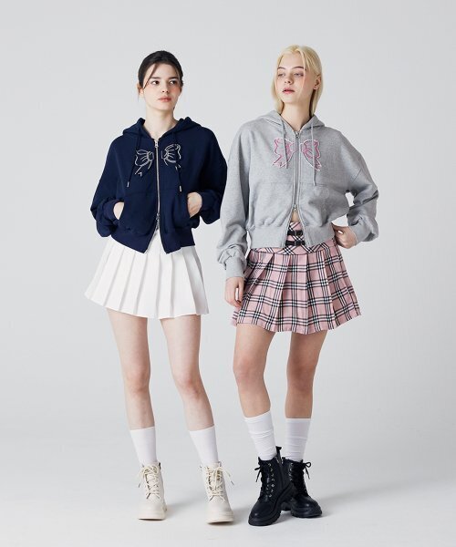 AWESOME STUDIO(オーサムスタジオ)の「リボンアプリケクロップフードジップアップメランジグレー(パーカー・レディース・その他・FREE)」の4枚目の写真