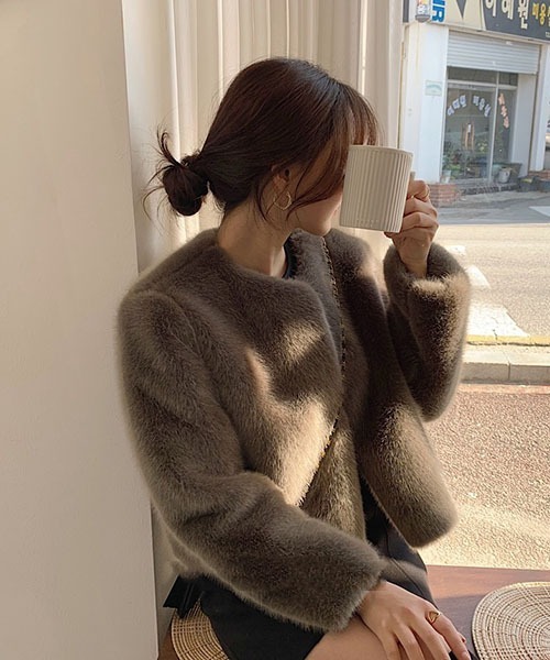 gossip！ロサンゼルス（ゴシップロサンゼルス）の「エコファー ノーカラージャケット（ダウンジャケット/コート・レディース・ブラック/ライトグレー/ブラウン・FREE）」の3枚目の写真