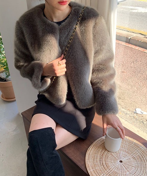 gossip！ロサンゼルス（ゴシップロサンゼルス）の「エコファー ノーカラージャケット（ダウンジャケット/コート・レディース・ブラック/ライトグレー/ブラウン・FREE）」の17枚目の写真