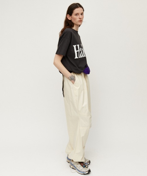 Auntie Rosa Holiday(アンティローザホリデー)の「HaileyプリントTEE(Tシャツ/カットソー・レディース・オフホワイト/チャコールグレー/ライトグレー・FREE)」の4枚目の写真