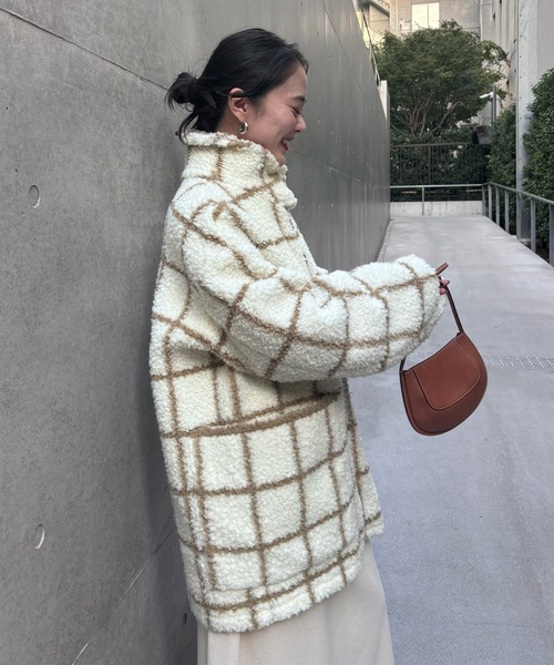 Ameri(アメリ)の「UND WINDOWPANE ZIPUP MIDI COAT(ブルゾン・レディース・アイボリー/ブラウン・SMALL/MEDIUM)」の14枚目の写真