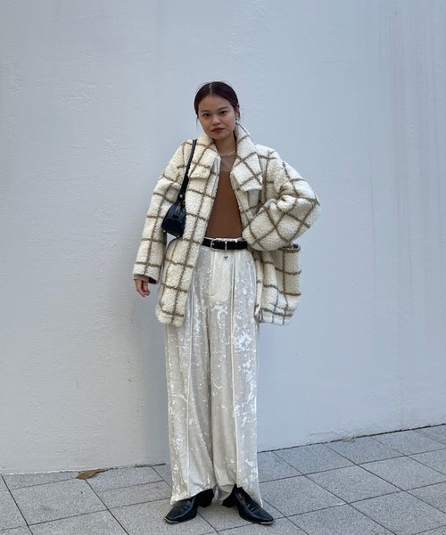 Ameri(アメリ)の「UND WINDOWPANE ZIPUP MIDI COAT(ブルゾン・レディース・アイボリー/ブラウン・SMALL/MEDIUM)」の17枚目の写真