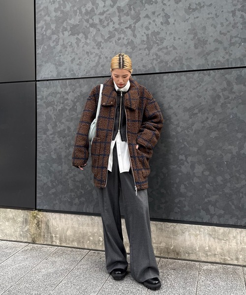 Ameri(アメリ)の「UND WINDOWPANE ZIPUP MIDI COAT(ブルゾン・レディース・アイボリー/ブラウン・SMALL/MEDIUM)」の20枚目の写真