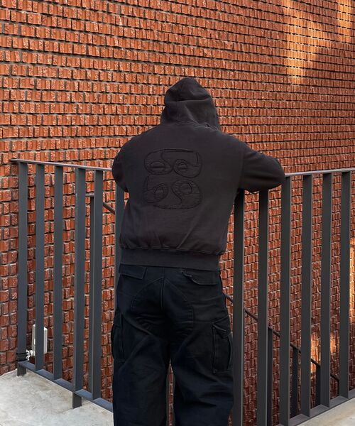 9999ARCHIVE(9999アーカイブ)の「Vintage Big Logo Hood Zip-UP (2WAY)(パーカー・レディース・ブラック・2/3)」の13枚目の写真