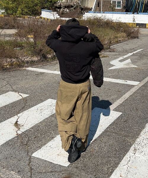 9999ARCHIVE(9999アーカイブ)の「Vintage Big Logo Hood Zip-UP (2WAY)(パーカー・レディース・ブラック・2/3)」の16枚目の写真