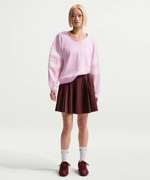 NIKE(ナイキ)の「ナイキ スポーツウェア クラブ フリース ウィメンズ オーバーサイズド Vネック スウェットシャツ / Nike Sportswear Club Fleece Women's Oversized V-Neck Sweatshirt IQ0085-663 Pink Foam(スウェット・レディース・ピンク・L/S/M/XS/XL)」の11枚目の写真