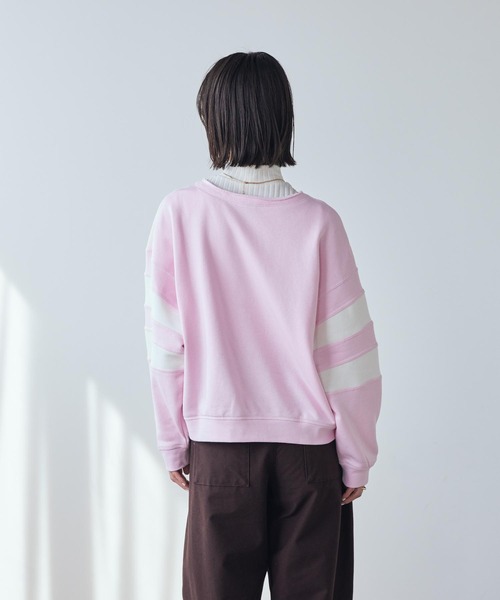 NIKE(ナイキ)の「ナイキ スポーツウェア クラブ フリース ウィメンズ オーバーサイズド Vネック スウェットシャツ / Nike Sportswear Club Fleece Women's Oversized V-Neck Sweatshirt IQ0085-663 Pink Foam(スウェット・レディース・ピンク・L/S/M/XS/XL)」の2枚目の写真