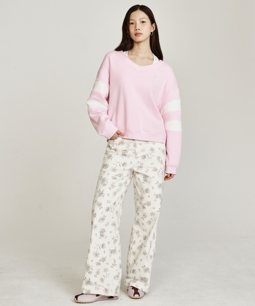 NIKE(ナイキ)の「ナイキ スポーツウェア クラブ フリース ウィメンズ オーバーサイズド Vネック スウェットシャツ / Nike Sportswear Club Fleece Women's Oversized V-Neck Sweatshirt IQ0085-663 Pink Foam(スウェット・レディース・ピンク・L/S/M/XS/XL)」の16枚目の写真