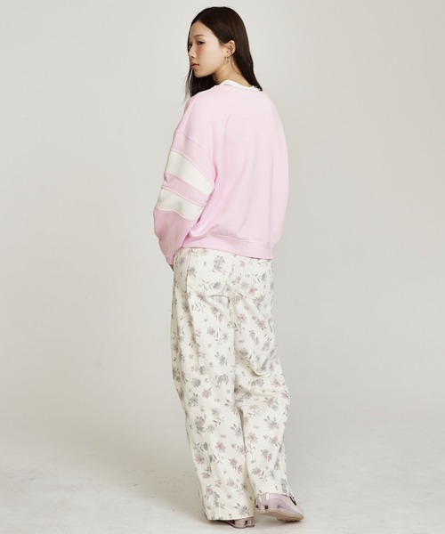 NIKE(ナイキ)の「ナイキ スポーツウェア クラブ フリース ウィメンズ オーバーサイズド Vネック スウェットシャツ / Nike Sportswear Club Fleece Women's Oversized V-Neck Sweatshirt IQ0085-663 Pink Foam(スウェット・レディース・ピンク・L/S/M/XS/XL)」の17枚目の写真