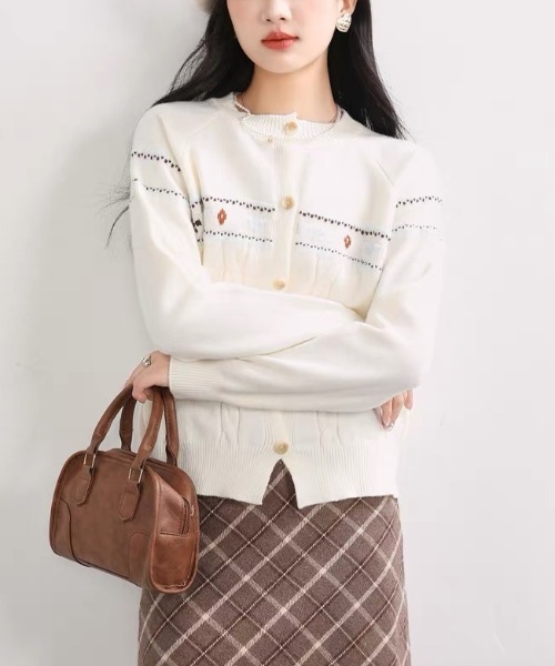 gossip!ロサンゼルス(ゴシップロサンゼルス)の「韓国風ケーブルふわふわゆったりシンプルカジュアルカーディガン(カーディガン/ボレロ・レディース・レッド/ホワイト/オフホワイト・FREE)」の11枚目の写真