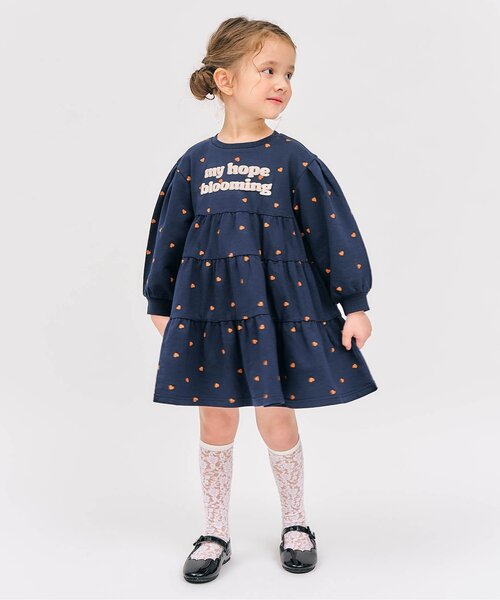 apres les cours（アプレレクール）の「ティアードロゴワンピース_ジュニア対応（ワンピース・キッズ・レッド/ネイビー/クリーム・130/120/110/100/90/80/140）」の5枚目の写真