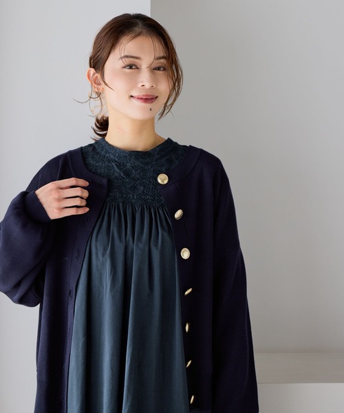 studio CLIP(スタディオクリップ)の「【WEB限定】ゴールドボタンカーディガン《オケージョン2026SS》(カーディガン/ボレロ・レディース・ネイビー/ブラック・FREE)」の11枚目の写真