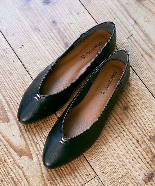 le.coeur blanc（ルクールブラン）の「《WEB限定アイテム》Vカットフラットパンプス（パンプス・レディース・ブラック/アイボリー・38/37/36/39）」の8枚目の写真