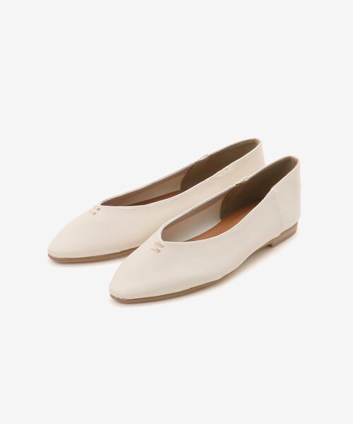 le.coeur blanc（ルクールブラン）の「《WEB限定アイテム》Vカットフラットパンプス（パンプス・レディース・ブラック/アイボリー・38/37/36/39）」の12枚目の写真