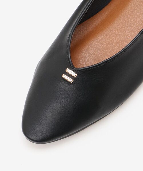 le.coeur blanc（ルクールブラン）の「《WEB限定アイテム》Vカットフラットパンプス（パンプス・レディース・ブラック/アイボリー・38/37/36/39）」の18枚目の写真