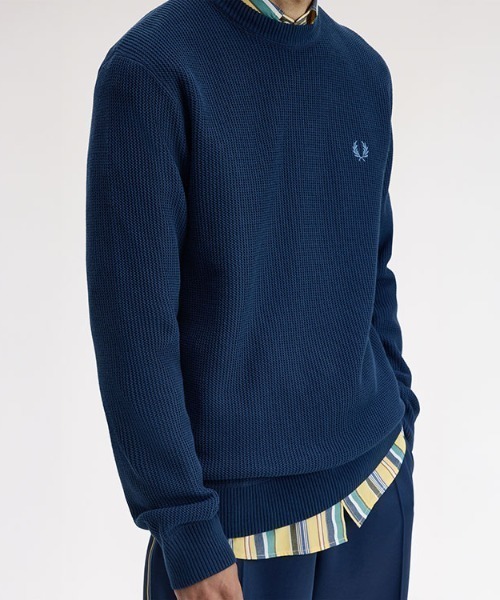 FRED PERRY（フレッドペリー）の「Textured Jumper／テクスチャーニット（ニット/セーター・メンズ・ベージュ/ダークブルー・S/M/L）」の2枚目の写真