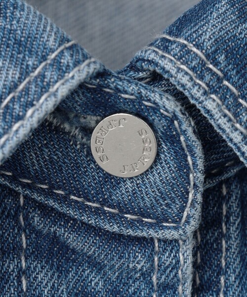 J.PRESS(ジェイプレス)の「【冷房対策に】コットンリネン 7oz デニム シャツ(シャツ/ブラウス・レディース・ダルブルー系/スカイブルー系・11/9)」の18枚目の写真