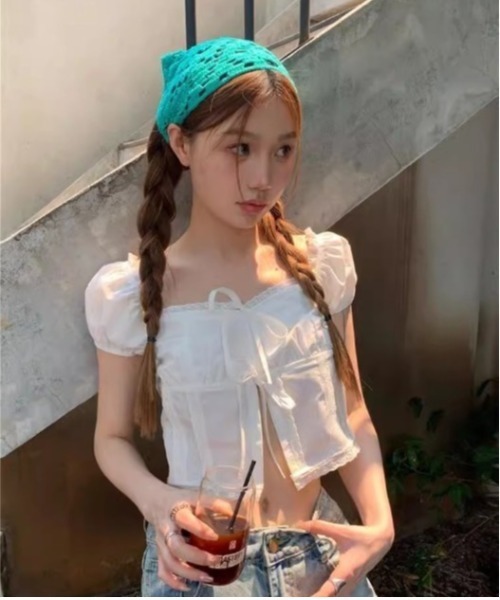 Vini(ヴィニ)の「ウエストシャーリングフリルブラウス(Tシャツ/カットソー・レディース・ホワイト・MEDIUM)」の5枚目の写真