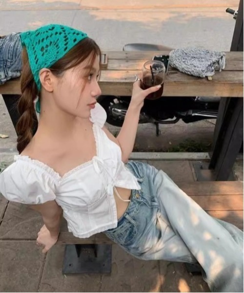 Vini(ヴィニ)の「ウエストシャーリングフリルブラウス(Tシャツ/カットソー・レディース・ホワイト・MEDIUM)」の6枚目の写真