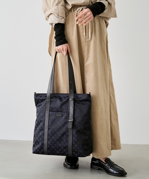 russet(ラシット)の「アシンメトリーハンドルトートバッ(SF-237)(トートバッグ・レディース・ブラック/キナリ/ブラック×ブルー/ライトグレー・FREE)」の3枚目の写真