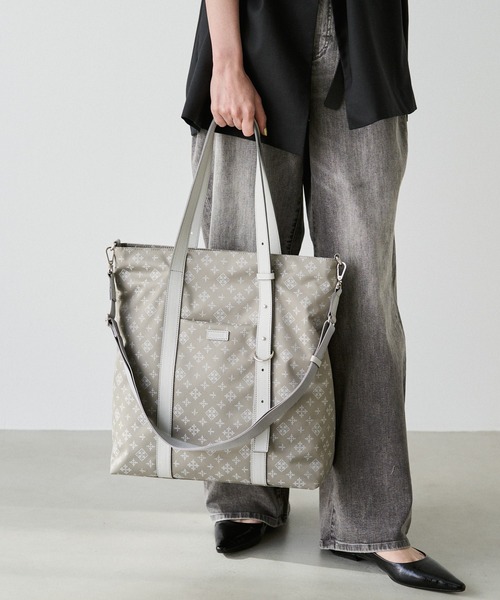 russet(ラシット)の「アシンメトリーハンドルトートバッ(SF-237)(トートバッグ・レディース・ブラック/キナリ/ブラック×ブルー/ライトグレー・FREE)」の4枚目の写真