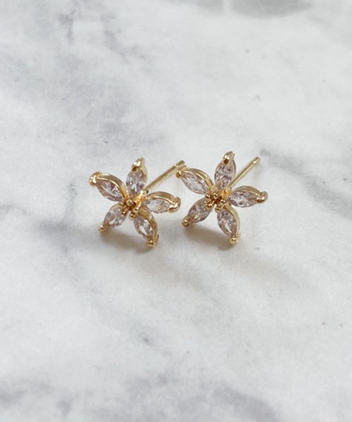 yu-ka(ユーカ)の「YU-KA:フラワービジューデザインピアス flower bijou design pierce(ピアス(両耳用)・レディース・ゴールド・FREE)」の1枚目の写真