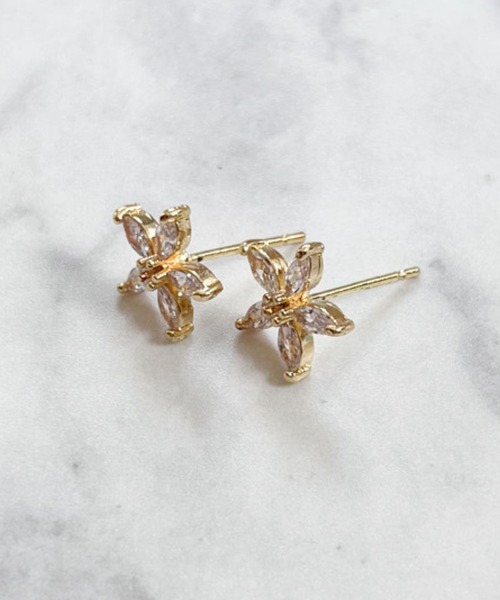 yu-ka(ユーカ)の「YU-KA:フラワービジューデザインピアス flower bijou design pierce(ピアス(両耳用)・レディース・ゴールド・FREE)」の2枚目の写真