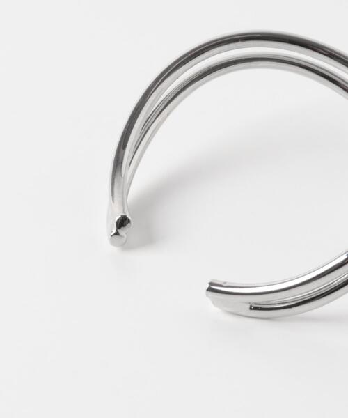 SMELLY(スメリー)の「ダブルラインウェーブバングル(ブレスレット・レディース・シルバー・-)」の2枚目の写真
