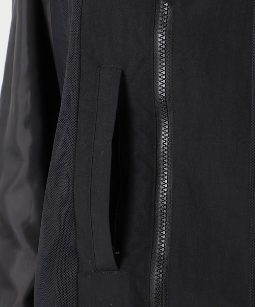 OUTDOOR PRODUCTS（アウトドアプロダクツ）の「撥水アスレチックBIGブルゾン ユニセックス着用可（その他アウター・レディース・ブラック・LARGE）」の2枚目の写真