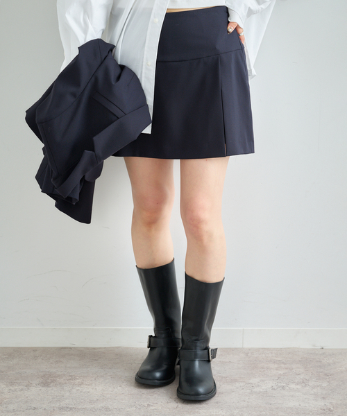 U by SPICK&SPAN（ユーバイスピックアンドスパン）の「サイドスリットミニスカート（スカート・レディース・ベージュ/ネイビー・36/38）」の2枚目の写真