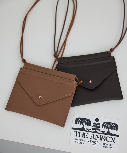 AMERICANA（アメリカーナ）の「【Americana（アメリカーナ） for SALON】エンベロップネックレスポーチ/ステッカー（ポーチ・レディース・ブラウン系その他/キャメル・FREE）」の3枚目の写真