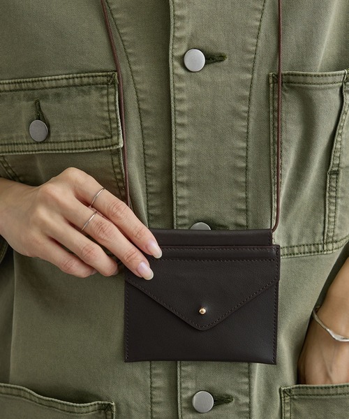 AMERICANA（アメリカーナ）の「【Americana（アメリカーナ） for SALON】エンベロップネックレスポーチ/ステッカー（ポーチ・レディース・ブラウン系その他/キャメル・FREE）」の5枚目の写真