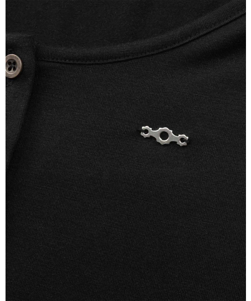 MAGORENSEOUL(マゴレンソウル)の「メタルトライクリップスヘンリーネックロングスリーブブラック(Tシャツ/カットソー・レディース・その他・FREE)」の3枚目の写真