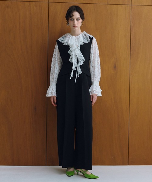 ANDRESD(アンドレスド)の「レースラッフルオールインワンドレス / lace ruffle all-in-one dress(パンツドレス・レディース・ブラック/ベージュ/グレー・L/M/S)」の2枚目の写真