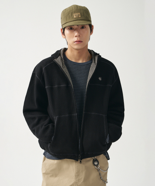 KIIMUIR(キミュア)の「リバーシブルワッフルフードジップアップ_ブラック(その他アウター・メンズ・ブラック・MEDIUM/LARGE/X-LARGE)」の1枚目の写真
