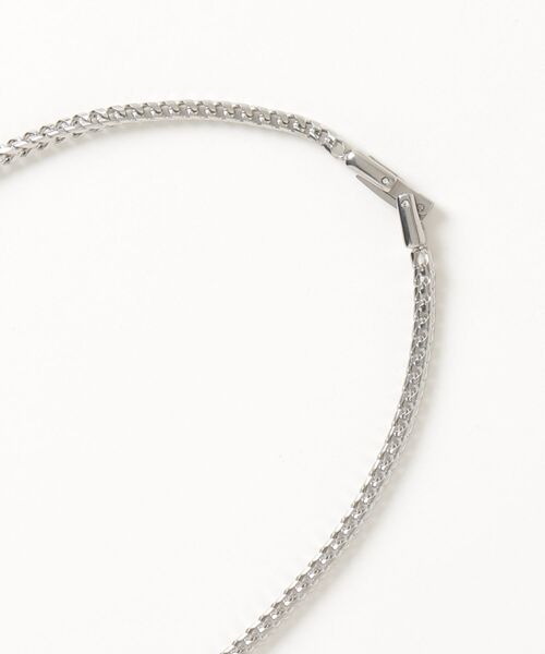 Guess（ゲス）の「GUESS NOIR 26" Eclipse Plate Necklace アクセサリー ネックレス（ネックレス・メンズ・シルバー・ONE SIZE）」の2枚目の写真