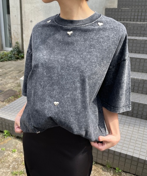 ROGER AND RAW(ロジャーアンドロウ)の「ハートプレート付きクルーTシャツ(Tシャツ/カットソー・レディース・ブラック/グレー/ベージュ/パープル・FREE)」の21枚目の写真