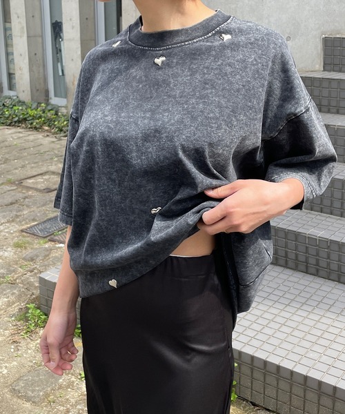 ROGER AND RAW(ロジャーアンドロウ)の「ハートプレート付きクルーTシャツ(Tシャツ/カットソー・レディース・ブラック/グレー/ベージュ/パープル・FREE)」の19枚目の写真