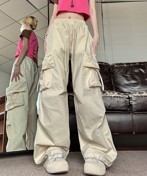 VIBGYOR(ヴィブジョー)の「【EIZZ/アイズ】ドローストリング ボリューム ワイドカーゴパンツ(カーゴパンツ・レディース・ブラック/カーキ/ピンク/イエロー/アイボリー/チャコール・FREE)」の9枚目の写真