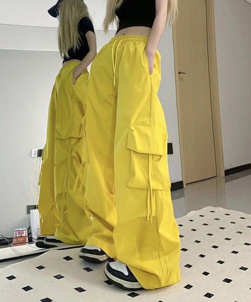 VIBGYOR(ヴィブジョー)の「【EIZZ/アイズ】ドローストリング ボリューム ワイドカーゴパンツ(カーゴパンツ・レディース・ブラック/カーキ/ピンク/イエロー/アイボリー/チャコール・FREE)」の13枚目の写真