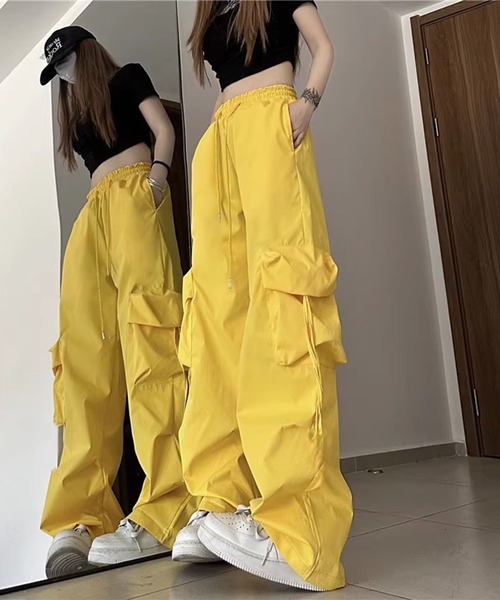 VIBGYOR(ヴィブジョー)の「【EIZZ/アイズ】ドローストリング ボリューム ワイドカーゴパンツ(カーゴパンツ・レディース・ブラック/カーキ/ピンク/イエロー/アイボリー/チャコール・FREE)」の14枚目の写真