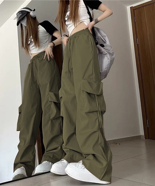 VIBGYOR(ヴィブジョー)の「【EIZZ/アイズ】ドローストリング ボリューム ワイドカーゴパンツ(カーゴパンツ・レディース・ブラック/カーキ/ピンク/イエロー/アイボリー/チャコール・FREE)」の16枚目の写真
