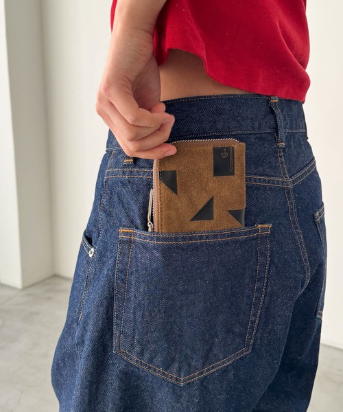 CANAL JEAN(キャナルジーン)の「choice_cnl ジオメトリックスウェードミニウォレット(財布・レディース・キャメル・ONE SIZE)」の3枚目の写真