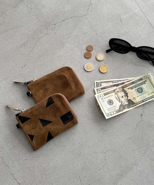 CANAL JEAN(キャナルジーン)の「choice_cnl ジオメトリックスウェードミニウォレット(財布・レディース・キャメル・ONE SIZE)」の4枚目の写真